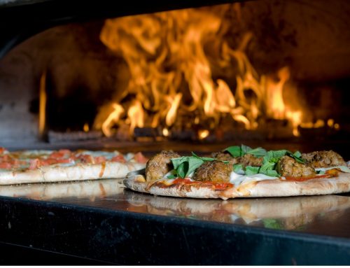 Cuire une pizza au feu de bois : les secrets de cette cuisson