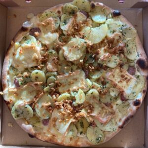 Pizza cuite au feu de bois à Chauray