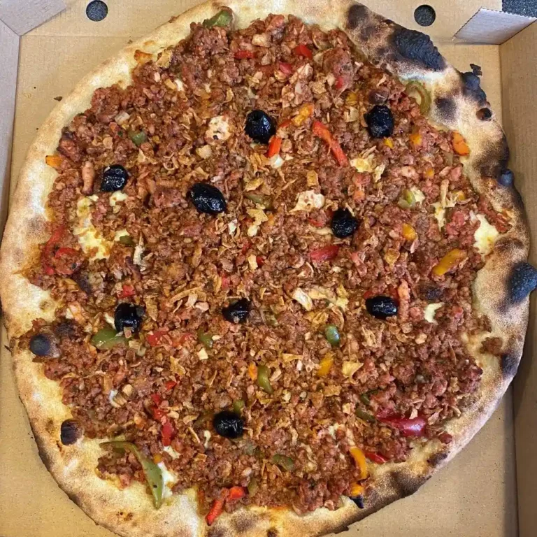 Pizza cuite au feu de bois à Chauray 79
